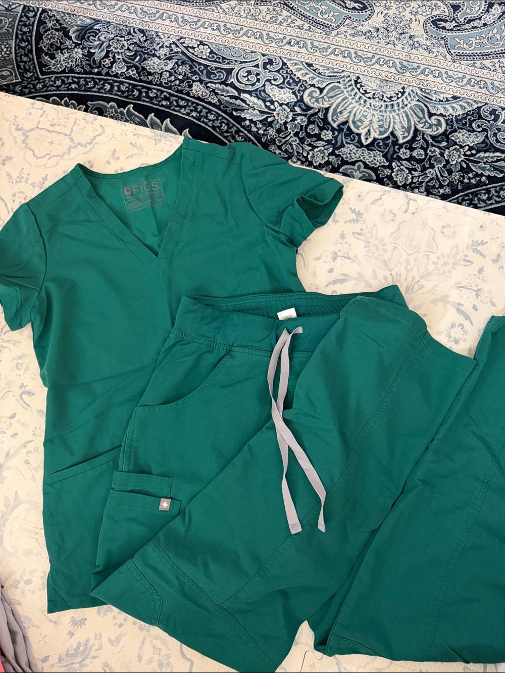Figs Emerald Green Medical Scrub Set - V-Neck Top & Drawstring Pants